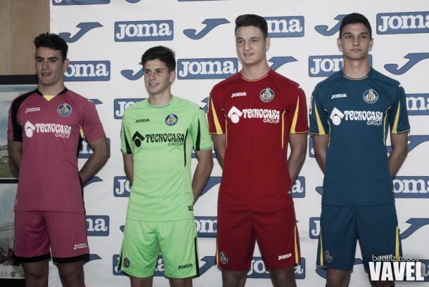 El Getafe presenta las equipaciones oficiales de la temporada 2015/16