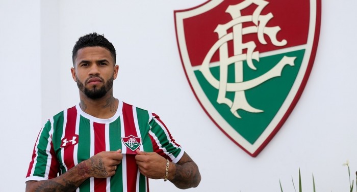 Fluminense oficializa contratação do lateral-direito Léo, ex-Flamengo