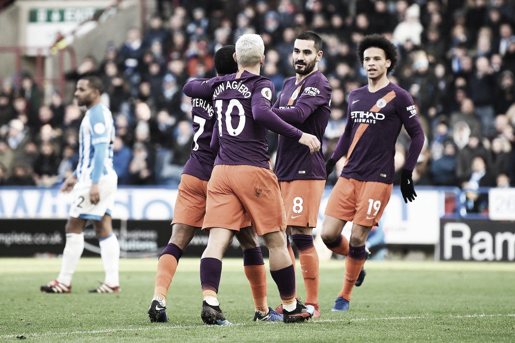 Manchester City vence lanterna Huddersfield e segue na cola do Liverpool Manchester City vence lanterna Huddersfield e segue na cola do Liverpool