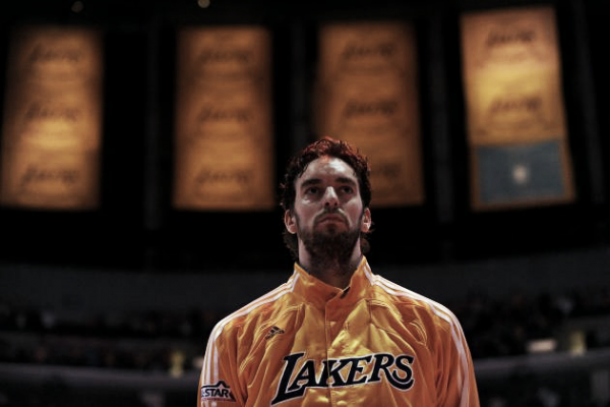 Pau Gasol explota ante la profunda crisis de los Lakers