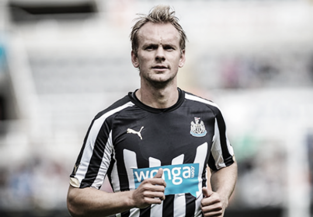 Varapalo para el Newcastle: De Jong, varios meses de baja por lesión