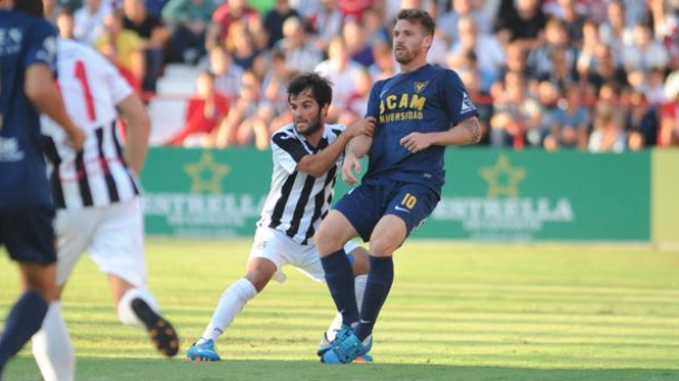 Pallarés da los tres puntos al UCAM Murcia en el derbi ante el FC Cartagena