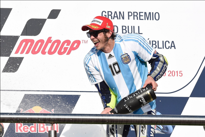 Vuelta al 2015. GP Argentina: Rossi gana con Márquez por los suelos