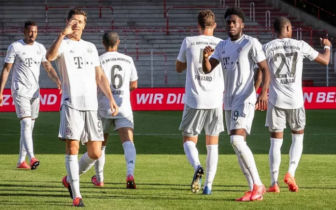 Bayern Munich resume season with comfortable victory