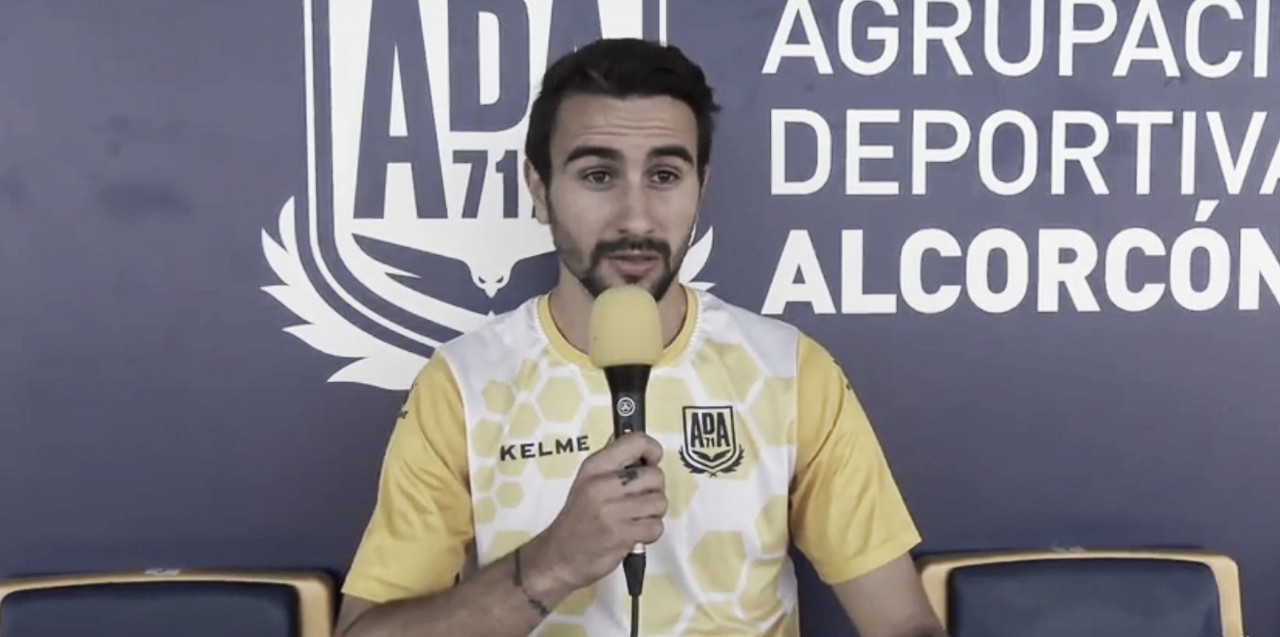 Juan Muñoz: "El delantero vive del gol y yo estoy contento porque estoy metiendo goles"