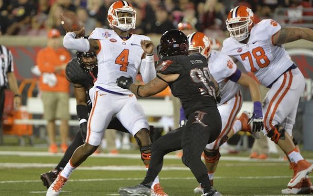 Clemson Holds Off Louisville To Win ACC Opener 20-17