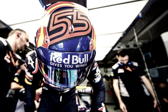 Carlos Sainz dice que "no tiene ninguna intención" de romper el contrato con Red Bull