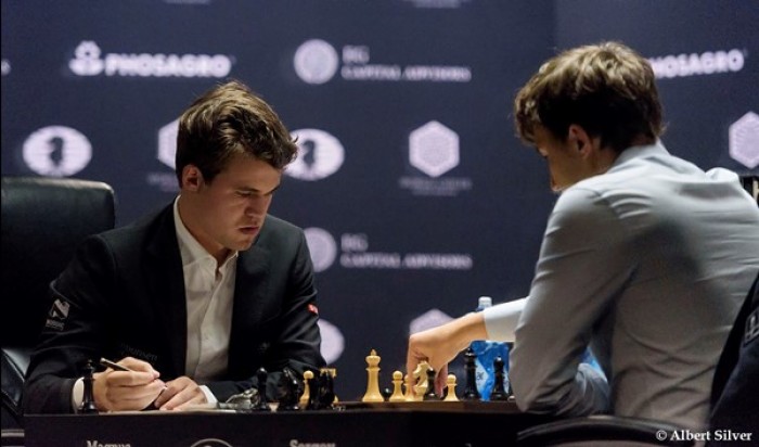 Carlsen-Karjakin: Karjakin resiste al abismo de Carlsen