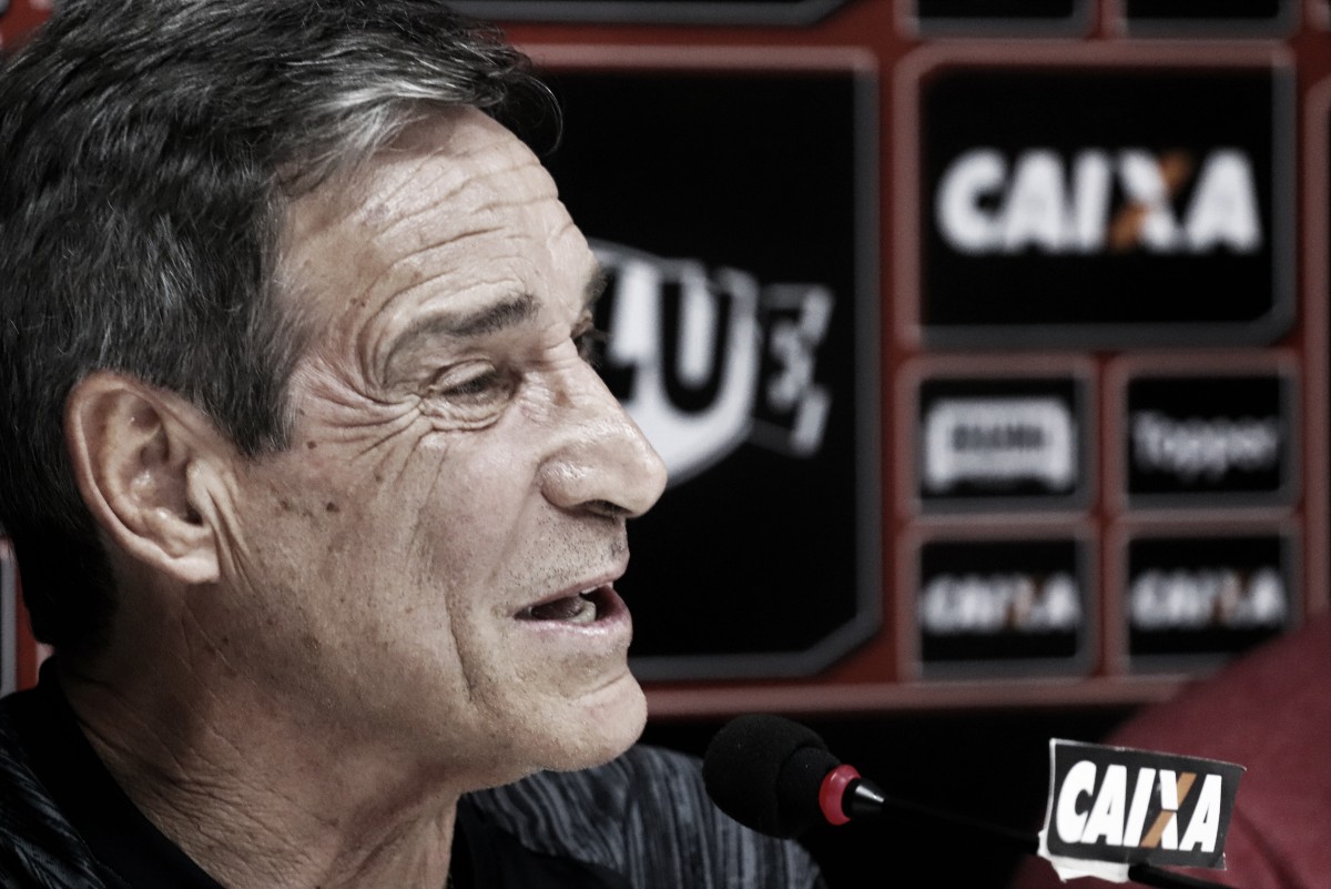 Carpegiani analisa triunfo do Vitória e elogia Neilton: ''Fez a melhor partida dele comigo'' Carpegiani analisa triunfo do Vitória e elogia Neilton: ''Fez a melhor partida dele comigo''