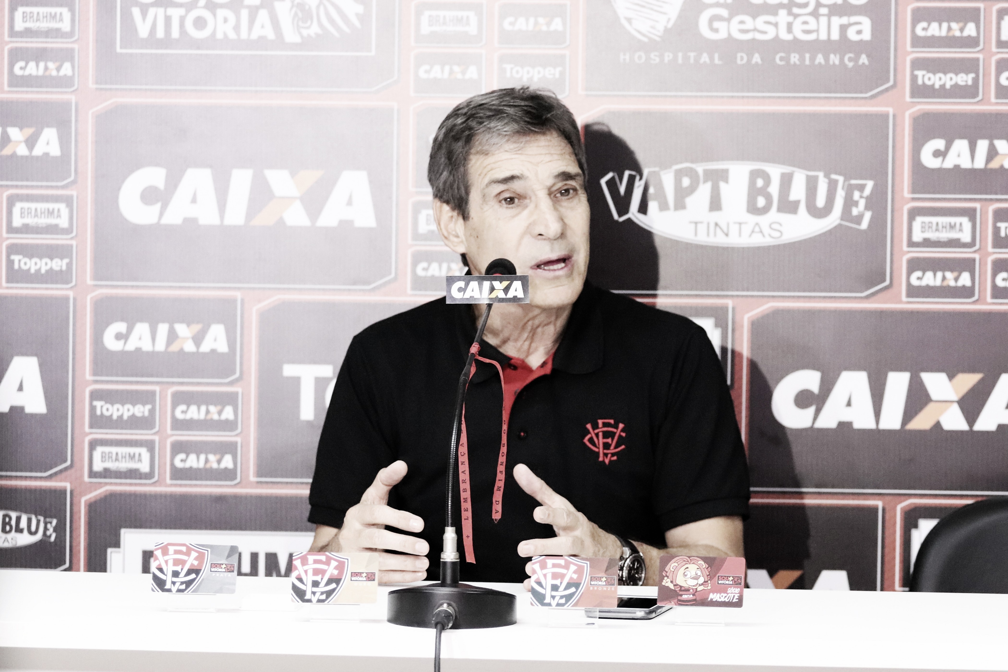 Carpegiani elogia equipe do Vitória, mas critica postura na reta final contra o Vasco Carpegiani elogia equipe do Vitória, mas critica postura na reta final contra o Vasco