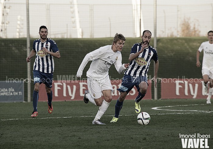 La fe mantiene al Real Madrid Castilla en la lucha por el liderato