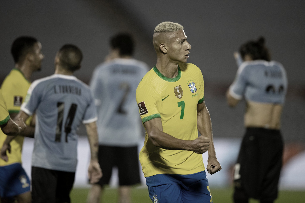 Brasil
supera dificuldades diante do Uruguai e encerra 2020 invicto nas Eliminatórias Brasil
supera dificuldades diante do Uruguai e encerra 2020 invicto nas Eliminatórias