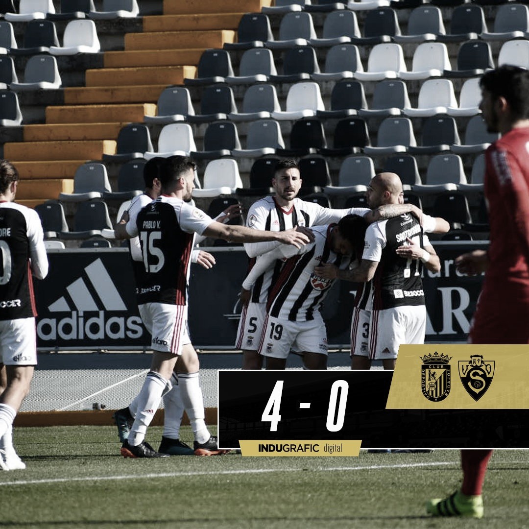 El CD Badajoz golea y va directo hacia el ascenso El CD Badajoz golea y va directo hacia el ascenso