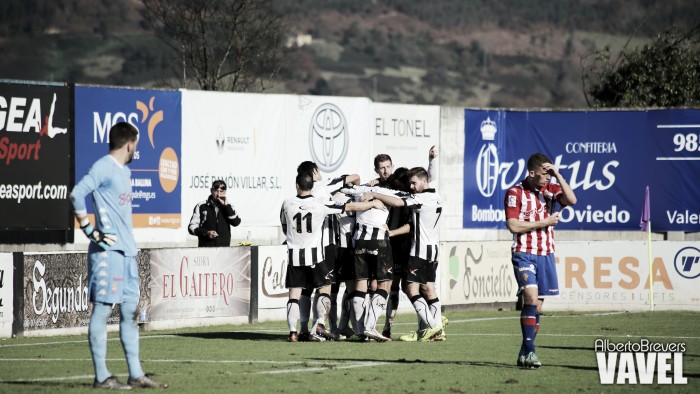 Fotos e imágenes del CD Lealtad - Sporting de Gijón "B"; 22ª jornada del Grupo I de Segunda División B