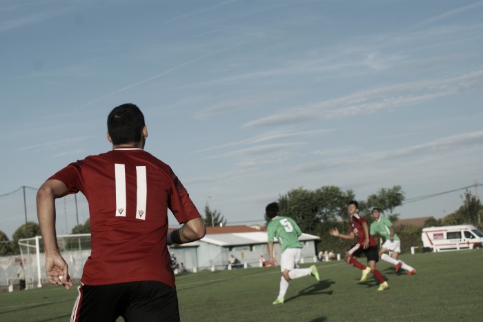 Fotos e imágenes del Mirandés B vs San José, Tercera División (1-0)
