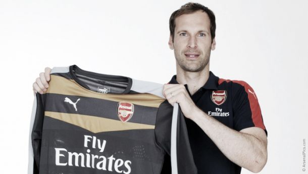 Arsenal complete Petr Cech signing