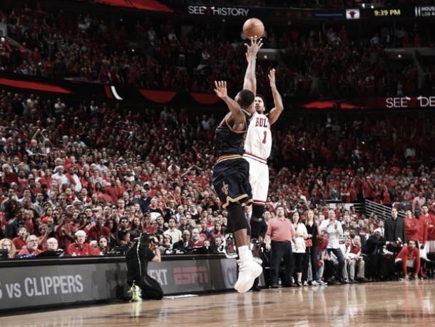 Derrick Rose decide no fim, Bulls vence Cavaliers e lidera série Derrick Rose decide no fim, Bulls vence Cavaliers e lidera série