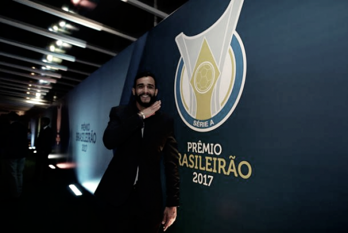 Presidente do Corinthians anuncia desistência da contratação de Dourado: "Não querem liberar"