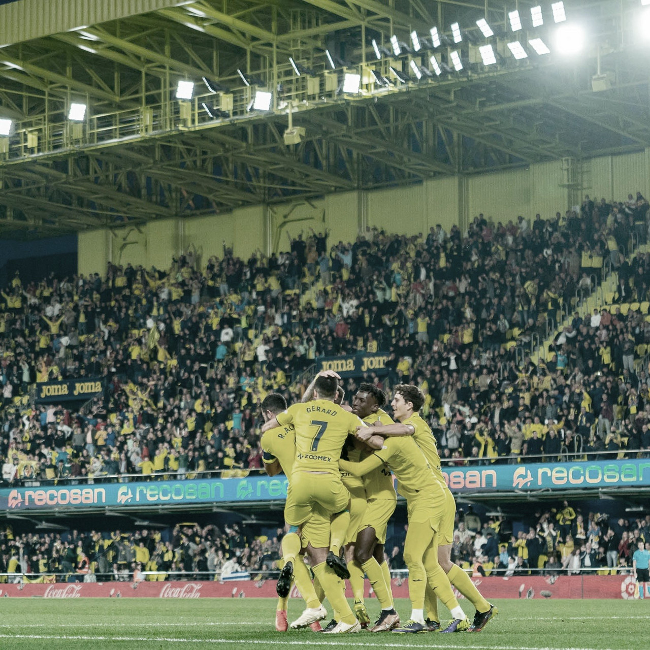 El Villarreal acaba el año con victoria en el derbi