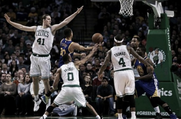 NBA: Golden State trema ma passa a Boston (119-124) NBA: Golden State trema ma passa a Boston (119-124)