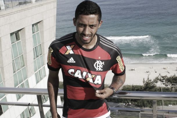 Flamengo anuncia a contratação do zagueiro César, ex-Benfica