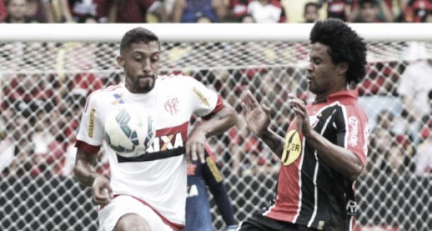 Após discussão em treino, zagueiro César Martins elogia elenco do Flamengo