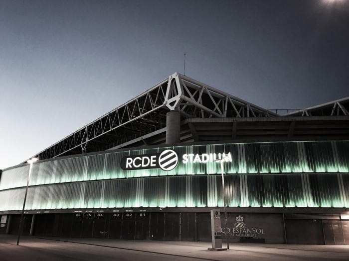 El RCDE Stadium se ilumina de verde para homenajear al Chapecoense
