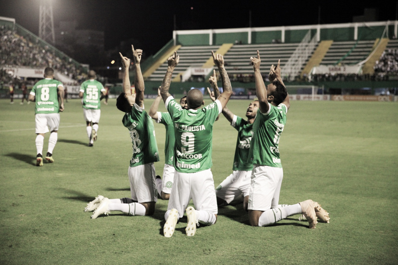 Autor dos gols da vitória, Leandro Pereira destaca empenho da Chape na luta contra descenso Autor dos gols da vitória, Leandro Pereira destaca empenho da Chape na luta contra descenso