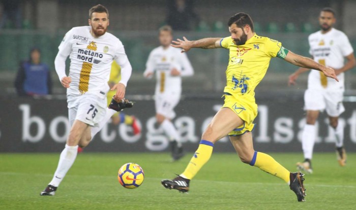 Coppa Italia - Il Verona batte il Chievo ai rigori e vola agli ottavi