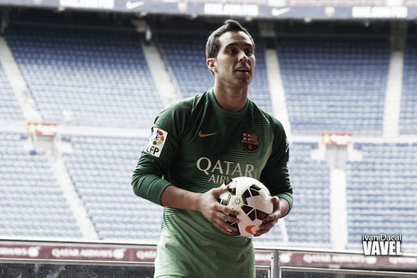 Lesão de Claudio Bravo afasta guardião do duelo contra o Atlético Madrid Lesão de Claudio Bravo afasta guardião do duelo contra o Atlético Madrid