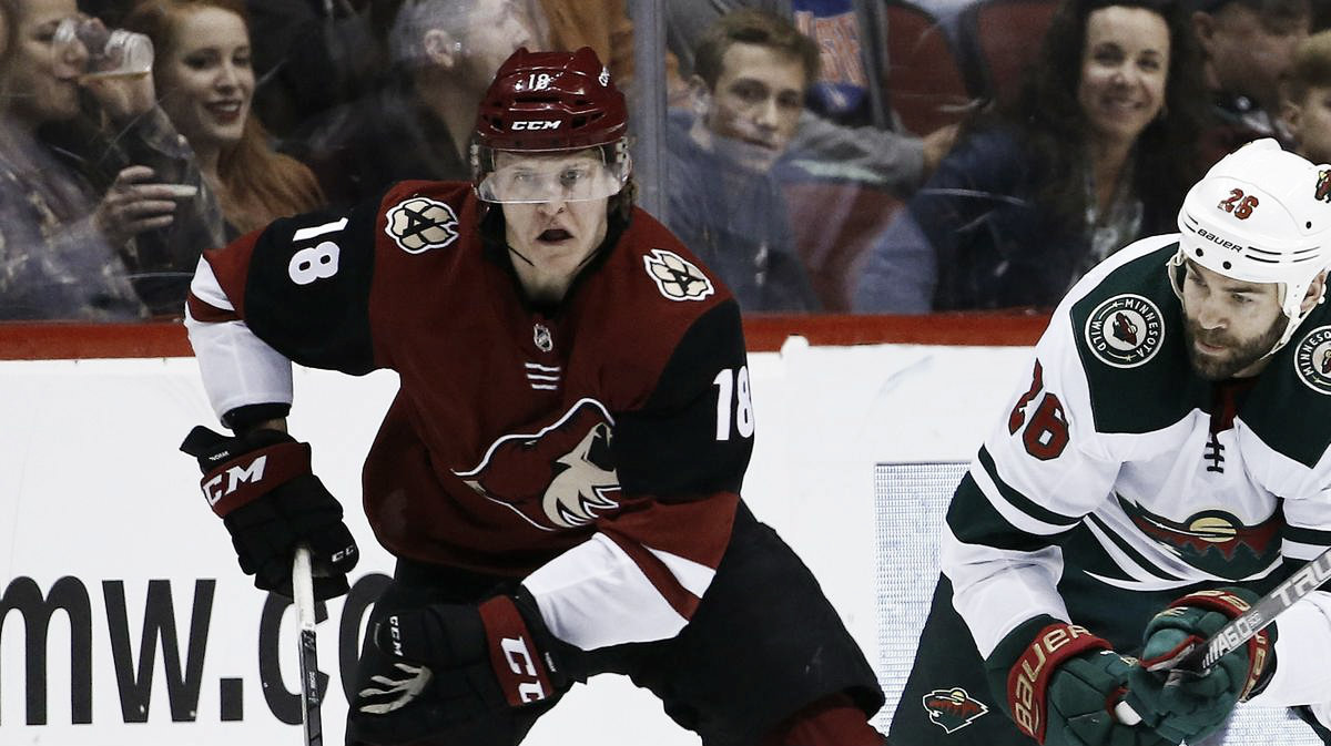 Arizona Coyotes: Will they acquire a center to replace injured Christian Dvorak?