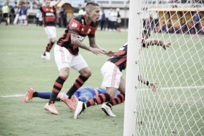Com arbitragem confusa, Flamengo supera Sport pelo placar mínimo