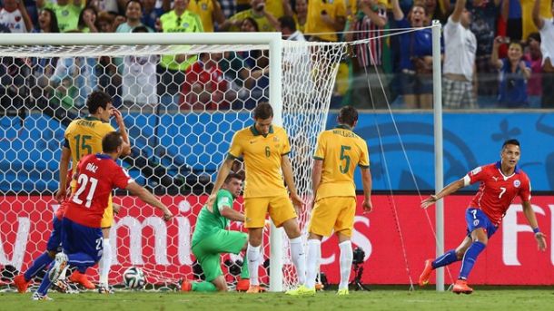 Cile - Australia, il golazo del 2-0 di Valdivia