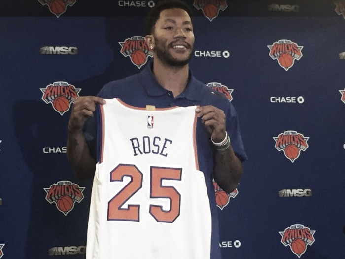 Rose é apresentado pelos Knicks, lamenta troca, mas agradece Bulls: "Gostaria de dizer obrigado"