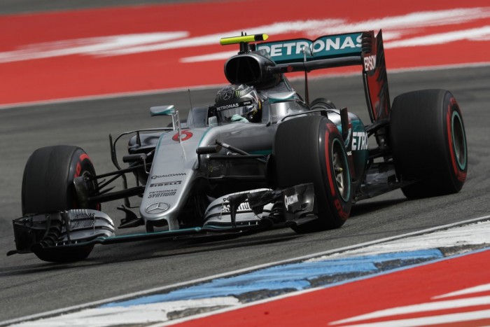 Rosberg el más rápido del viernes en casa