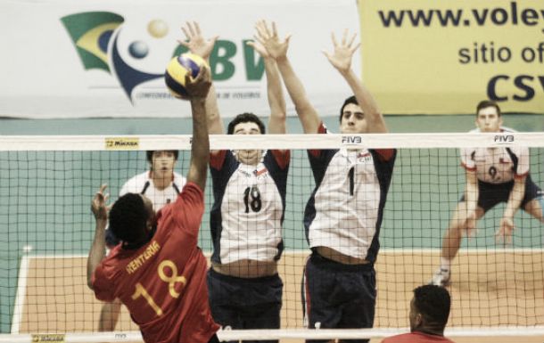 Colombia debutó con derrota en Suramericano de Voleibol