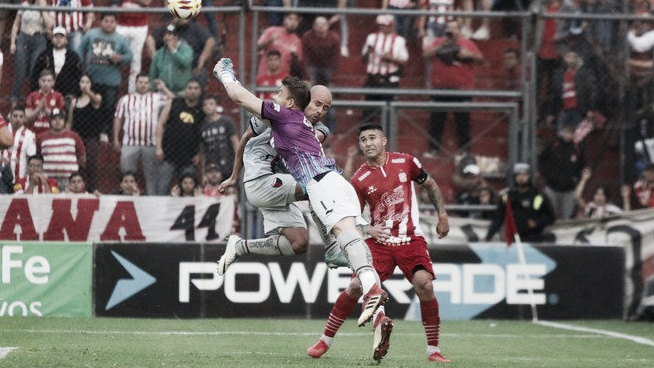 Colón rescató un punto
frente al Santo tucumano Colón rescató un punto
frente al Santo tucumano