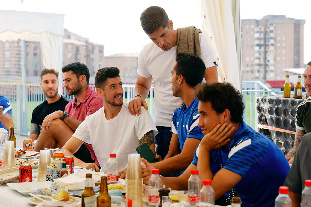 El Granada CF hace piña en una comida en la Ciudad Deportiva