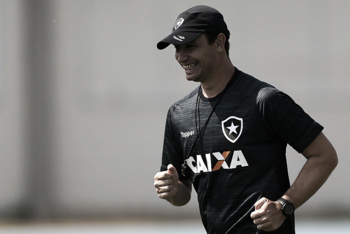 Solução caseira: Botafogo anuncia Felipe Conceição como treinador para 2018