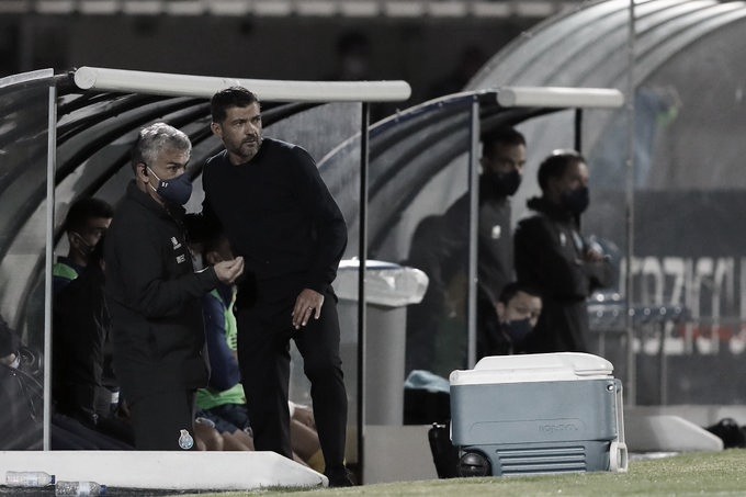 Sérgio Conceição reclama de pênalti não marcado em derrota do Porto: "Vai ser uma luta contra tudo e todos"