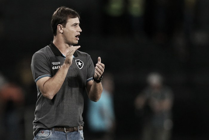 Mesmo com empate, Felipe Conceição destaca Botafogo: "Construímos muitas chances"