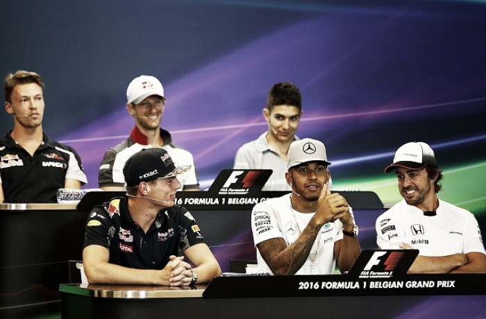F1, la conferenza prima di Spa. Hamilton: "Prenderò la penalità". Verstappen: "Avviciniamoci alla Mercedes"