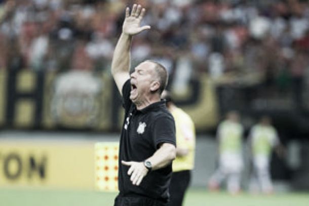 Após derrota para o Botafogo, Mano elogia o Corinthians e critica a arbitragem: "Jogo não andou"