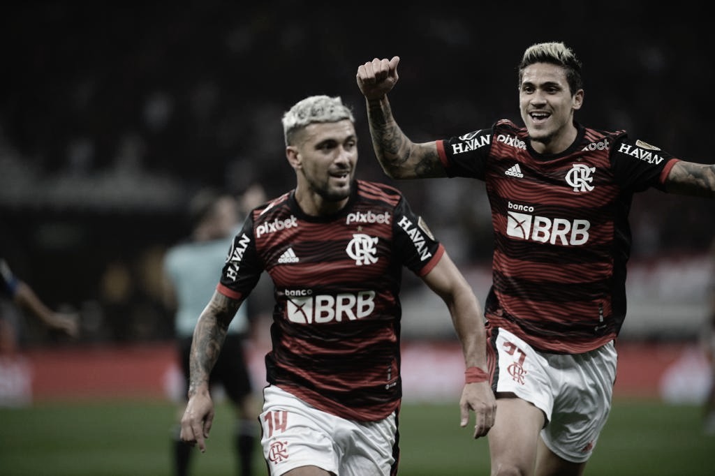 Flamengo domina Corinthians, vence fora de casa e fica perto das semis da Libertadores