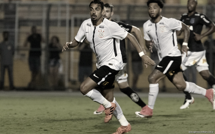 Mesmo com críticas da torcida, atletas do Corinthians apoiam atacante Kazim