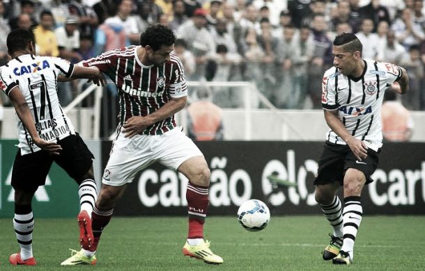 Buscando garantir-se na Libertadores, Corinthians enfrenta o Fluminense no Maracanã