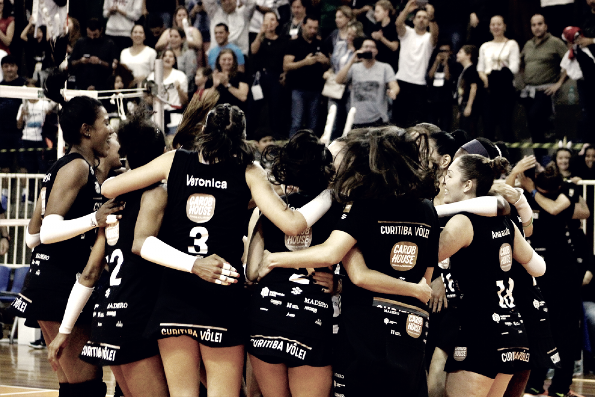 Após 14 anos de ausência, elite do voleibol feminino contará com equipes paranaenses Após 14 anos de ausência, elite do voleibol feminino contará com equipes paranaenses