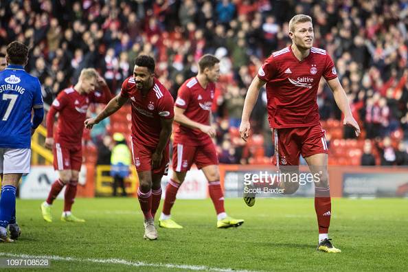 Aberdeen 1-1 HibernianNine-man Dons snatch Pittodrie point 