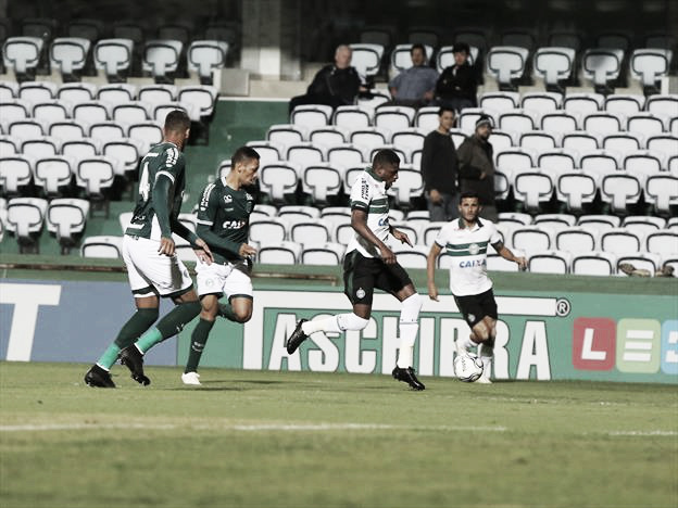 Com gol de Rafael Lima, Coritiba bate Goiás no Couto Pereira