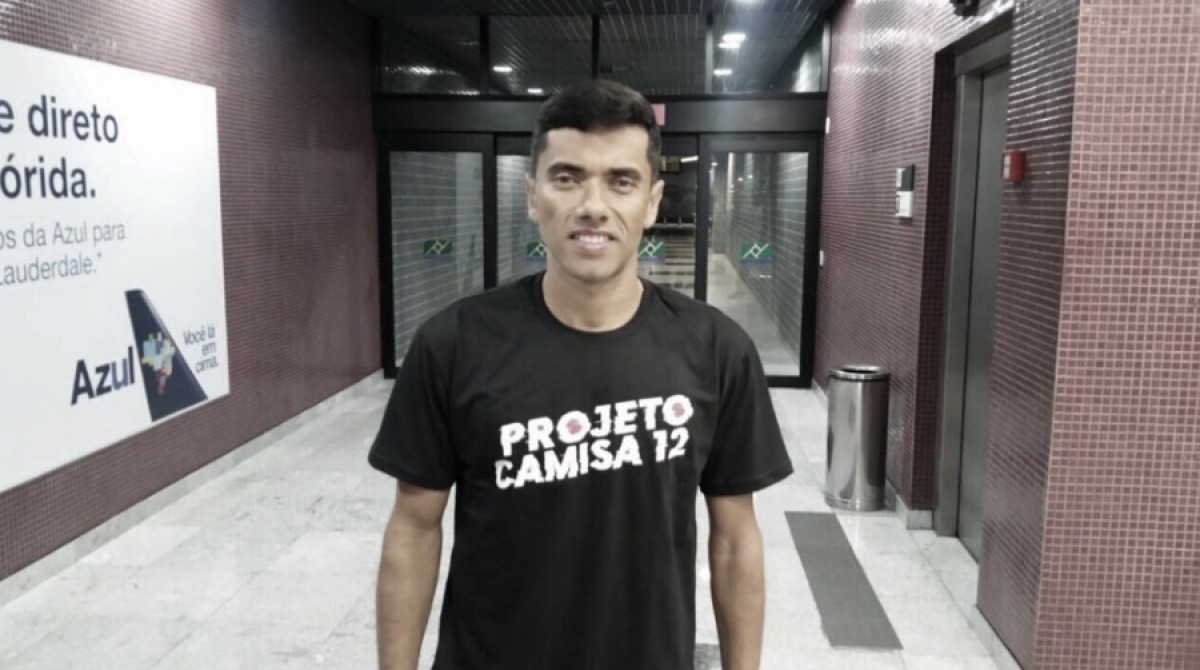 Projeto Camisa 12: Desejado por diretoria, Carlinhos Paraíba chega ao Recife para acertar retorno ao Santa Cruz